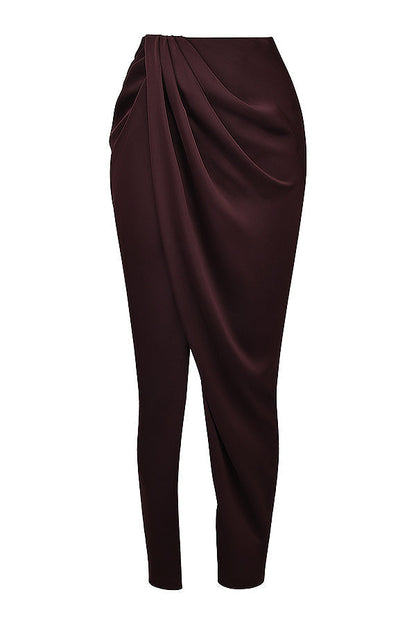Tweedelige set met satijnen corset-top en maxirok in rijke tinten