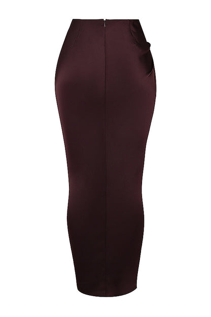 Tweedelige set met satijnen corset-top en maxirok in rijke tinten