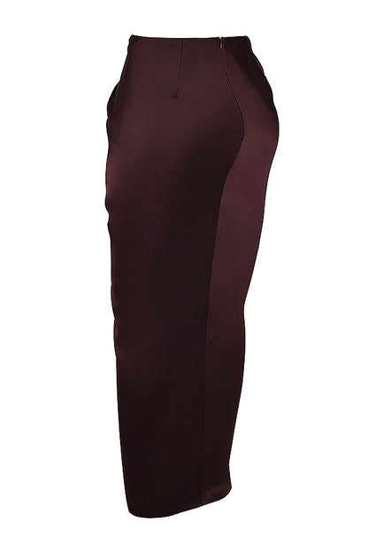 Tweedelige set met satijnen corset-top en maxirok in rijke tinten