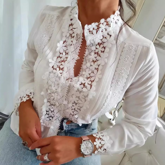 Sabine - Romantische blouse met prachtig bloemenkant
