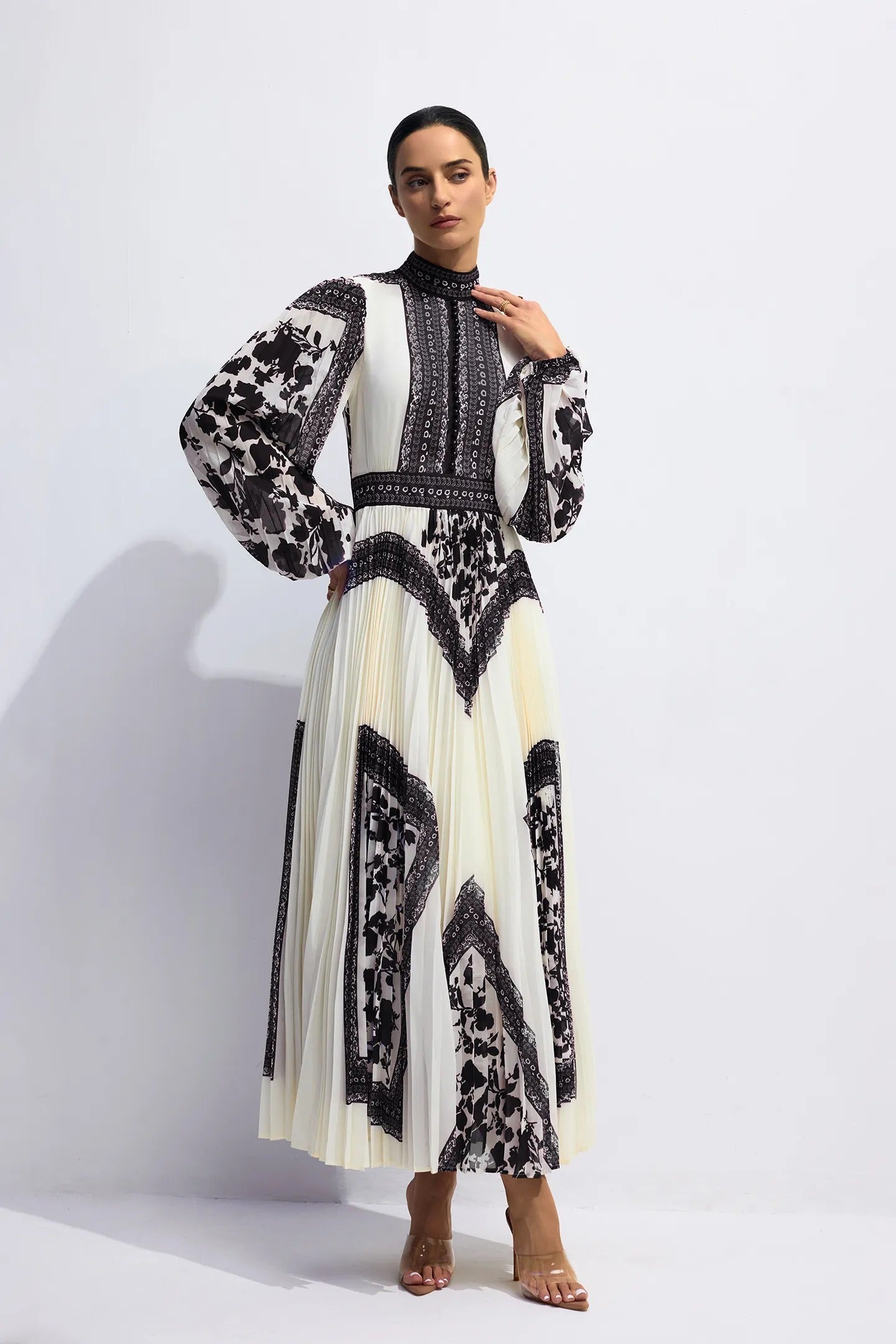 Avondjurk | Hoge Hals met Plissé Rok & Chique Silhouet