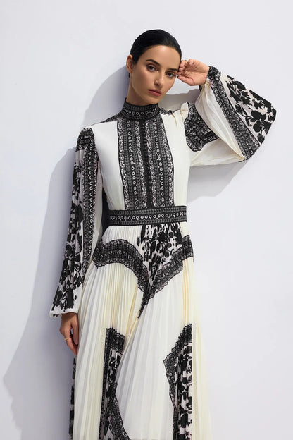 Avondjurk | Hoge Hals met Plissé Rok & Chique Silhouet