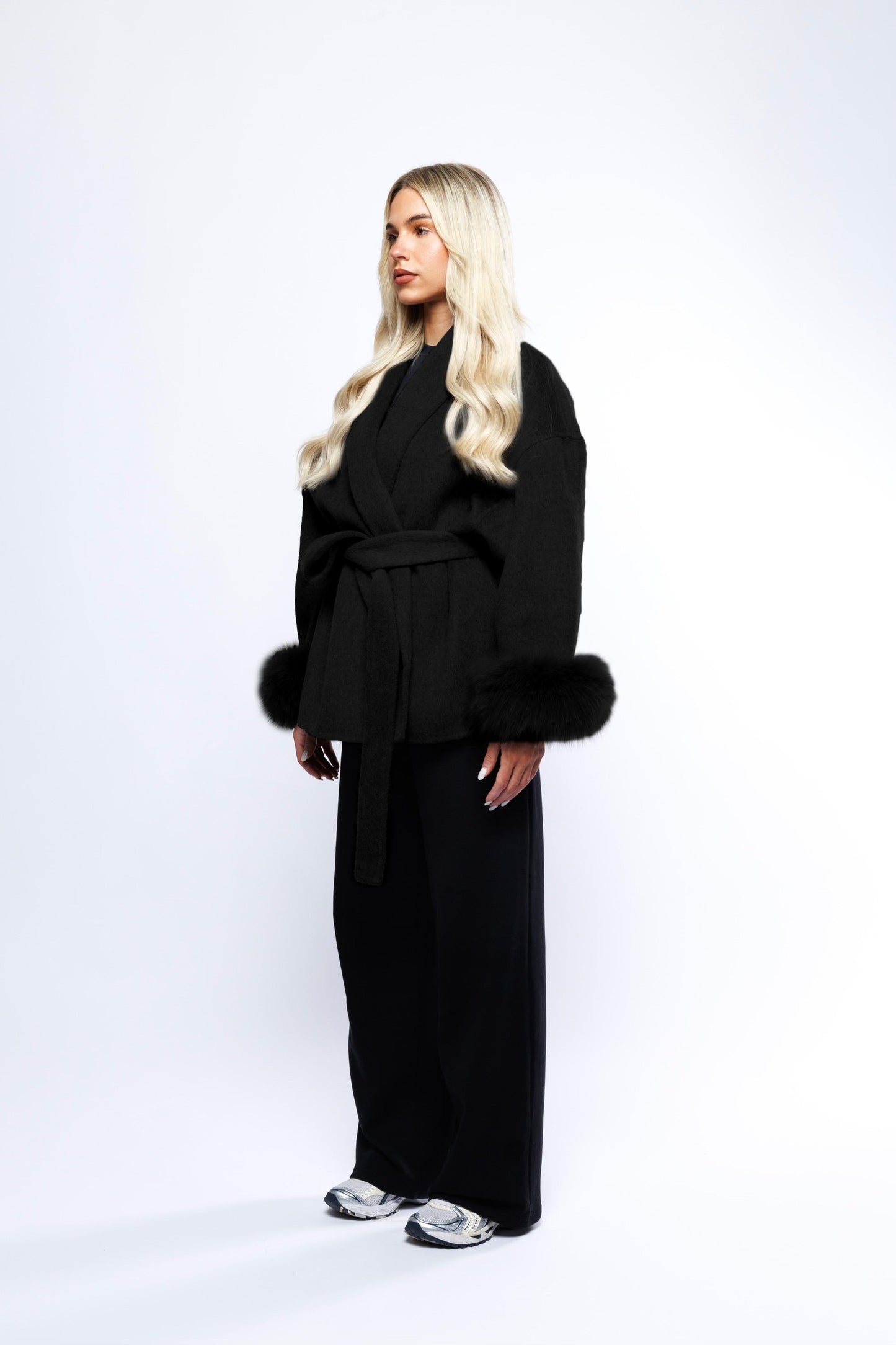 Amara Luxe Wrap – Winterse Glamour op Haar Best