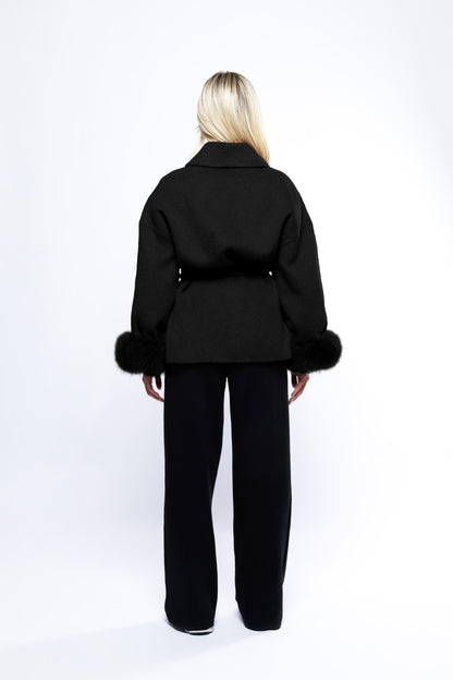 Amara Luxe Wrap – Winterse Glamour op Haar Best