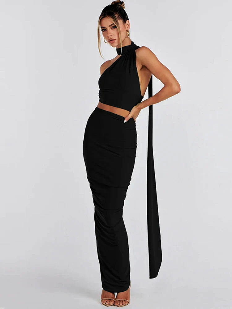 Zwarte asymmetrische crop top en maxi-rok set