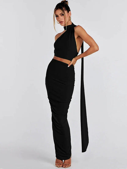 Zwarte asymmetrische crop top en maxi-rok set