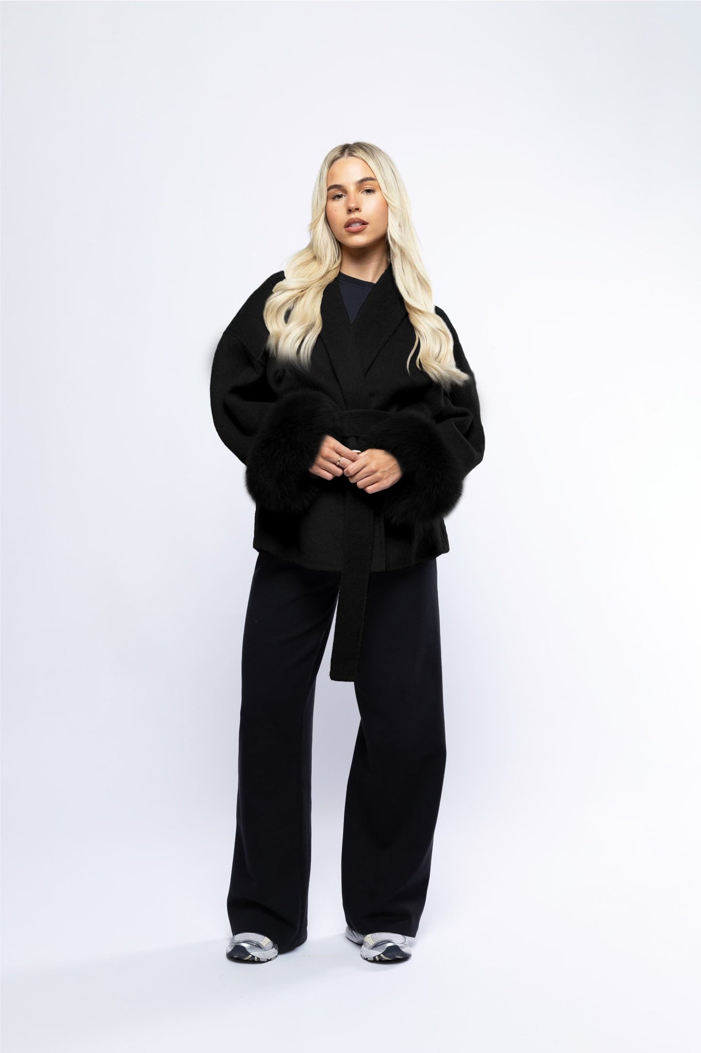 Amara Luxe Wrap – Winterse Glamour op Haar Best