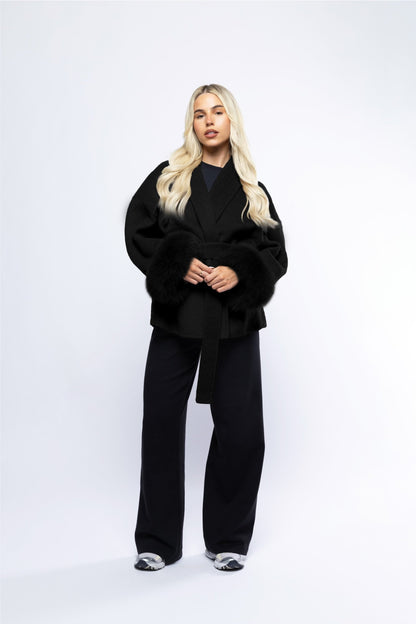 Amara Luxe Wrap – Winterse Glamour op Haar Best